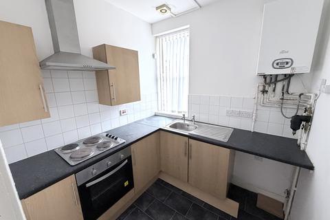 3 bedroom flat to rent, Queens Road, Birkenhead,