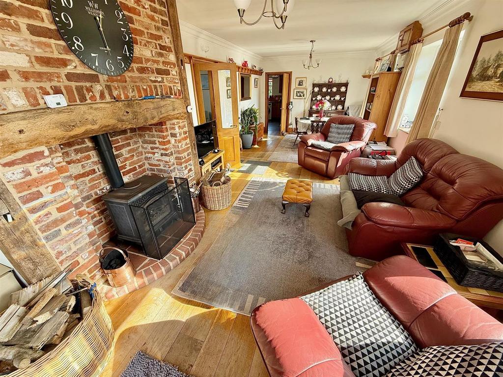 Lounge/Dining Room