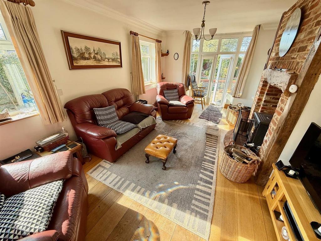 Lounge/Dining Room