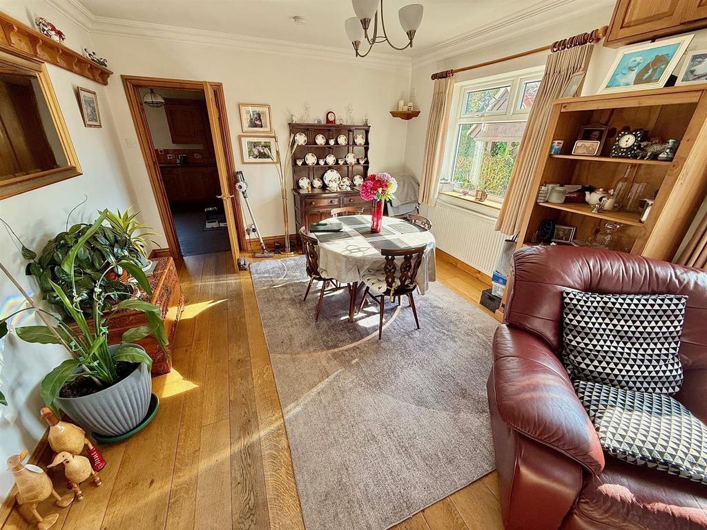 Lounge/Dining Room