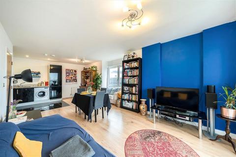 3 bedroom flat for sale, Barge Walk, London SE10