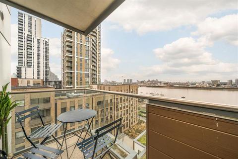 3 bedroom flat for sale, Barge Walk, London SE10