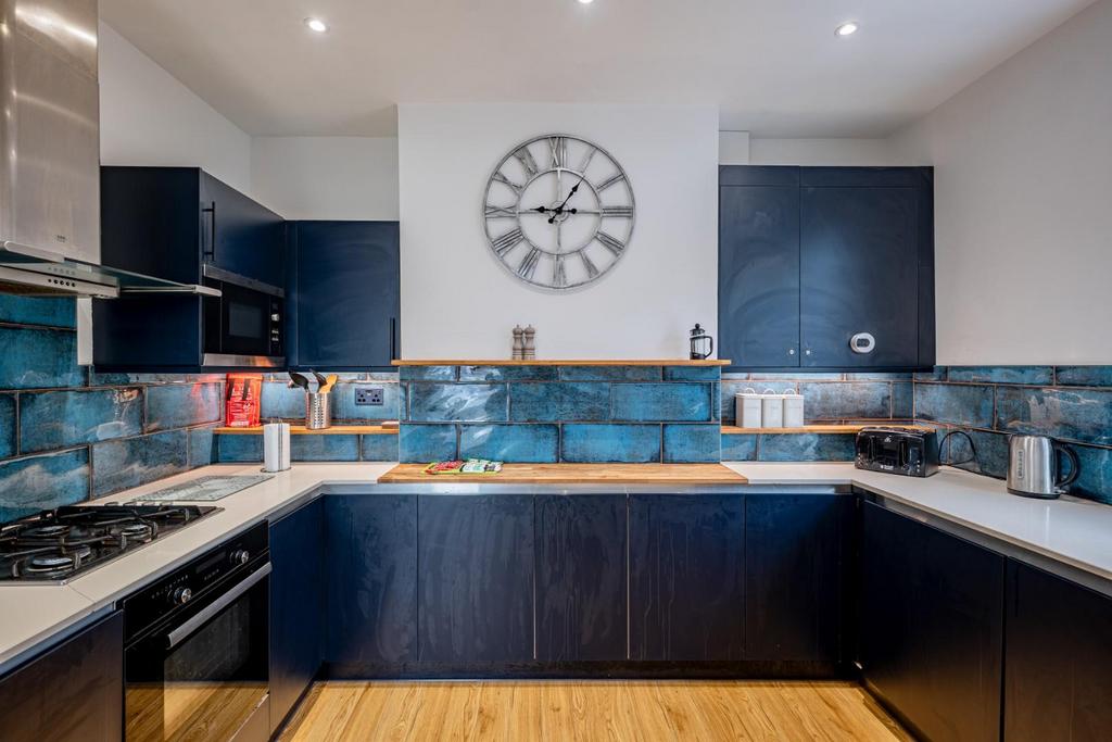 Kitchen 2.jpg