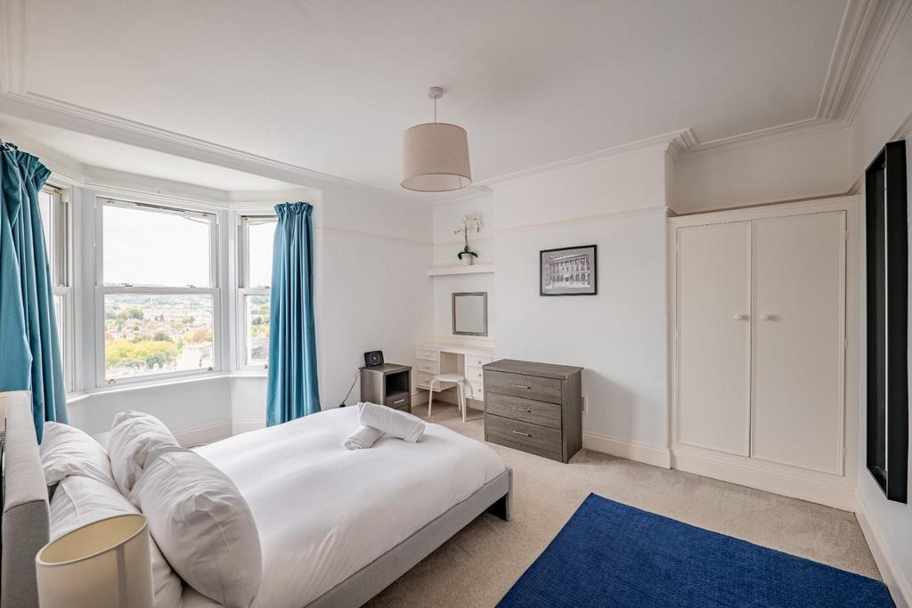 Bedroom i.jpg