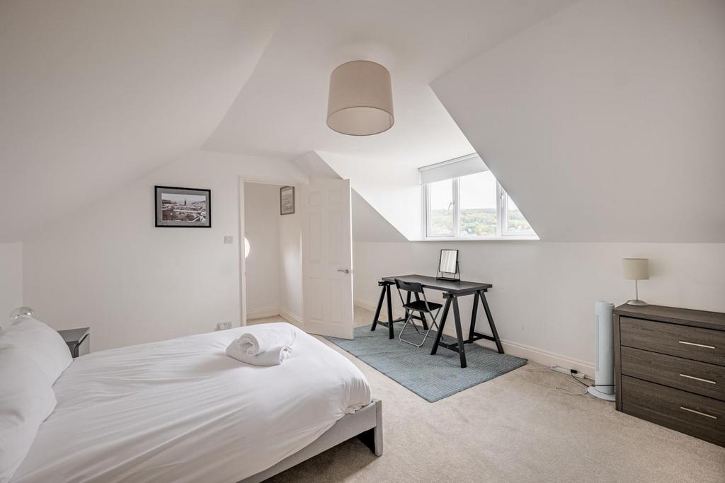 Bedroom iv.jpg