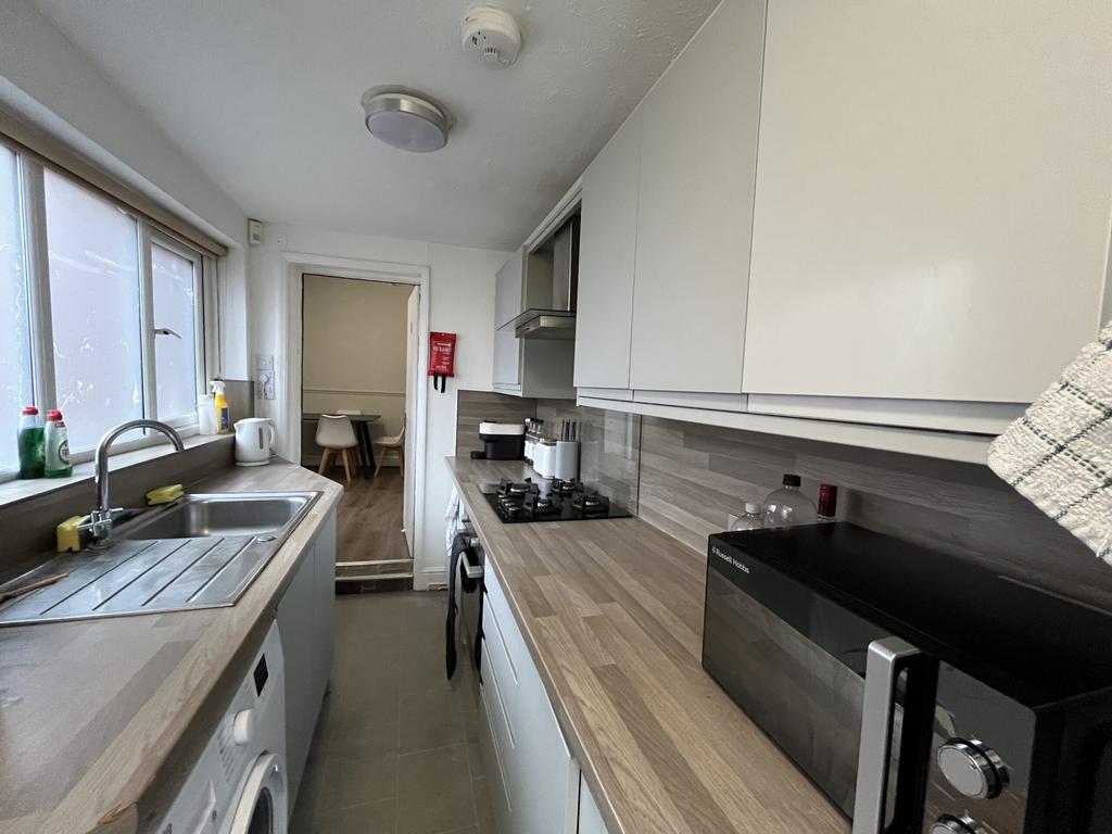 8 Rosemary Lane - Kitchen (3).jpg
