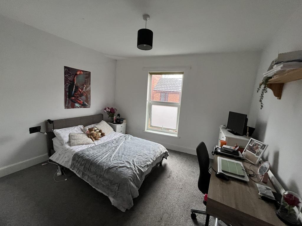 8 Rosemary Lane - bed3.jpg