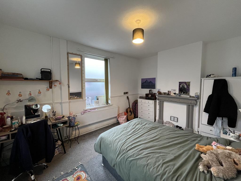 8 Rosemary Lane - Bed1.jpg