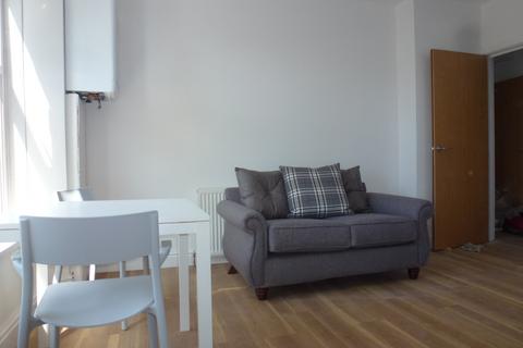 1 bedroom flat to rent, Newport Road, Roath, Cardiff, CF24