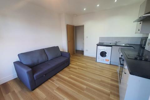 1 bedroom flat to rent, Newport Road, Roath, Cardiff, CF24