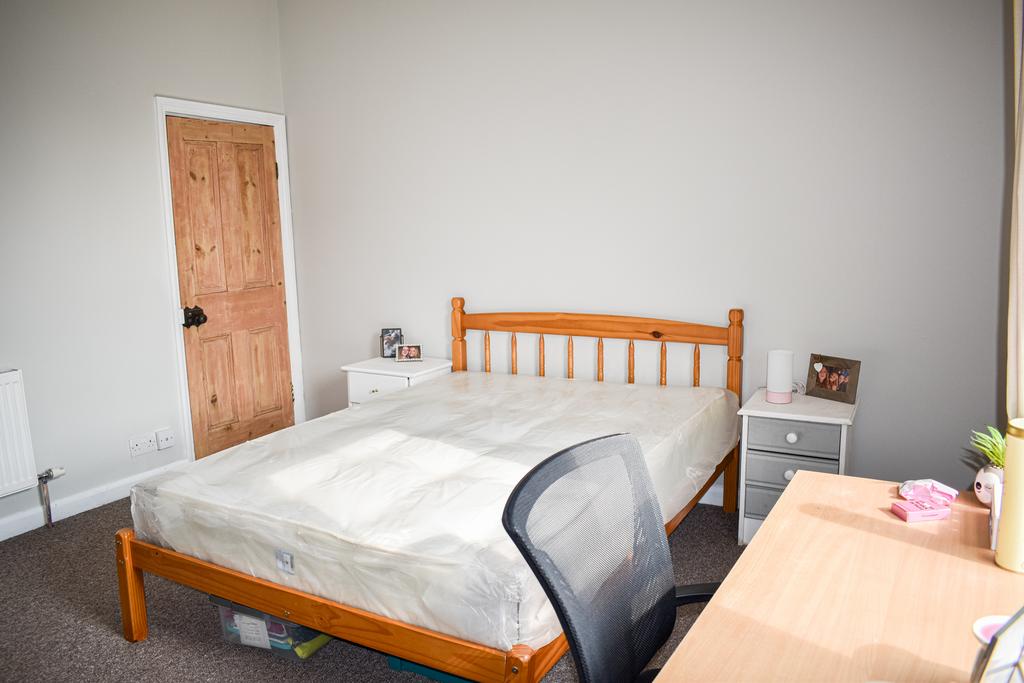 39 Drake - (Bedroom).jpg