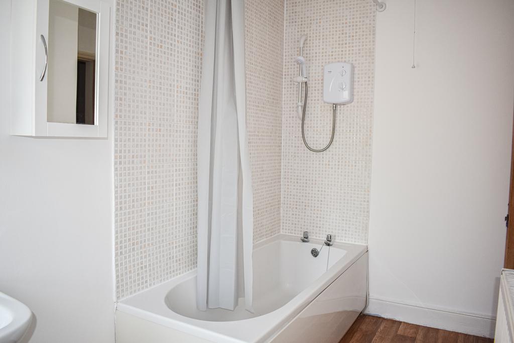 39 Drake Street - Bathroom.jpg