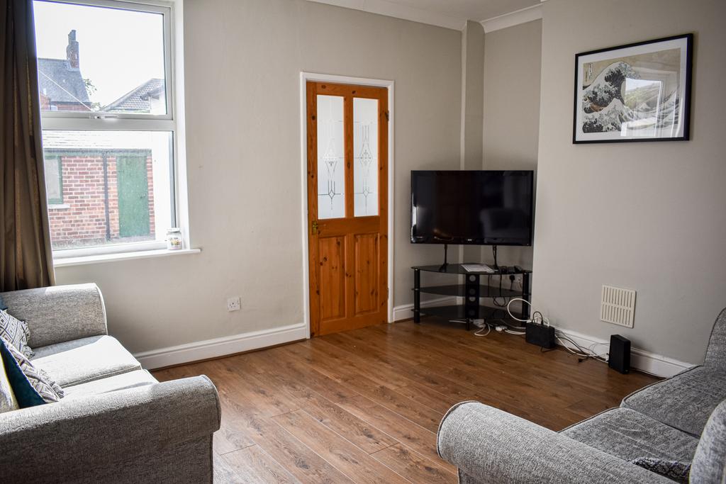 39 Drake - Living Room.jpg