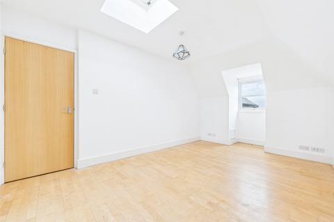 2 bedroom apartment to rent, Windmill Road, Hampton Hill