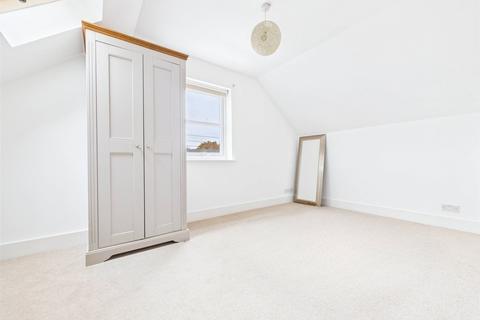 2 bedroom apartment to rent, Windmill Road, Hampton Hill
