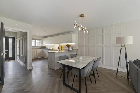 4 bedroom semi-detached house for sale, Baddlesmere Drive, Kings Hill, ME19 4SF