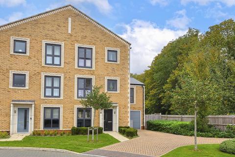 4 bedroom semi-detached house for sale, Baddlesmere Drive, Kings Hill, ME19 4SF