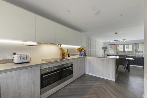 12 Baddlesmere Drive, Kings Hill, West Malling, ME19 4SF