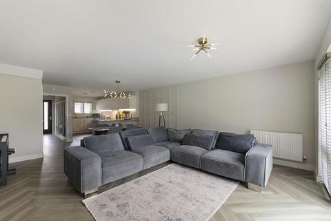 12 Baddlesmere Drive, Kings Hill, West Malling, ME19 4SF