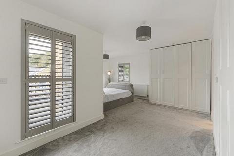 12 Baddlesmere Drive, Kings Hill, West Malling, ME19 4SF