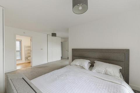 12 Baddlesmere Drive, Kings Hill, West Malling, ME19 4SF