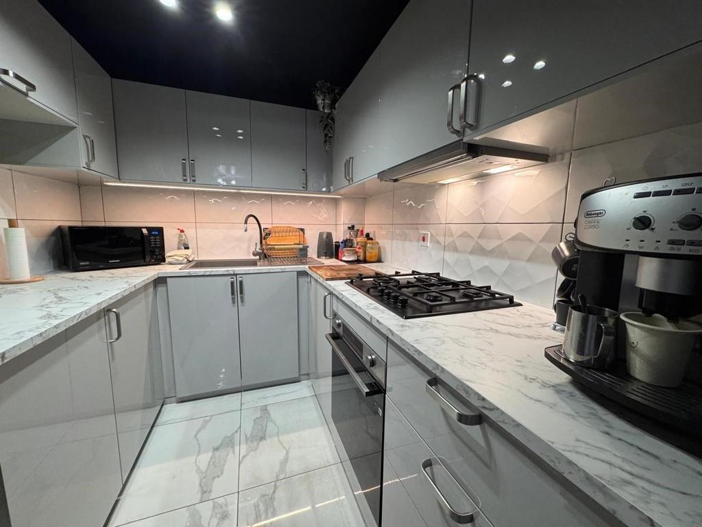 Kitchen 2.jpg