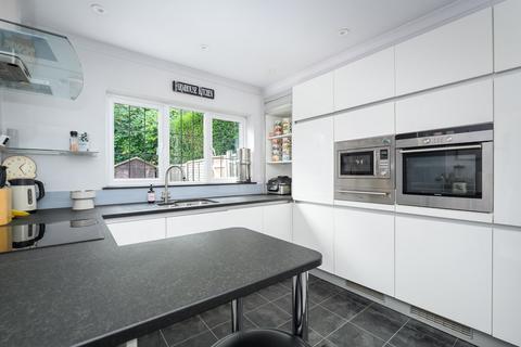 1 Rowan Green, Weybridge, KT13 9NF