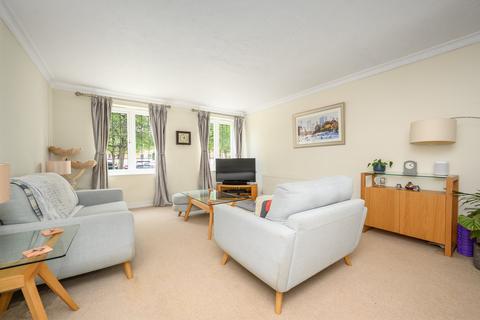 1 Rowan Green, Weybridge, KT13 9NF