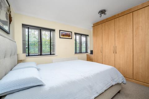 1 Rowan Green, Weybridge, KT13 9NF