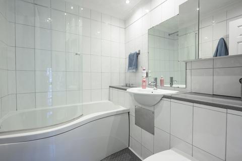 1 Rowan Green, Weybridge, KT13 9NF