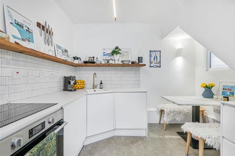 2 bedroom maisonette for sale, Avondale Road, Mortlake, London, SW14