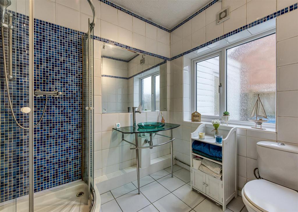 3 Chapel Close-Shower Room.jpg