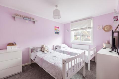 6 Grove Road, Lingfield, RH7 6DT