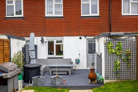 6 Grove Road, Lingfield, RH7 6DT