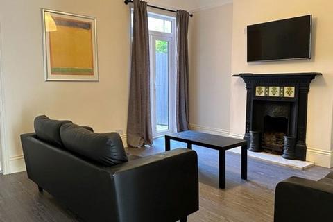 5 bedroom terraced house to rent, Adderley Road, Leicester