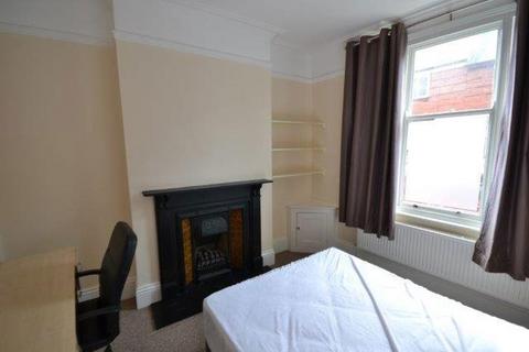 5 bedroom terraced house to rent, Adderley Road, Leicester