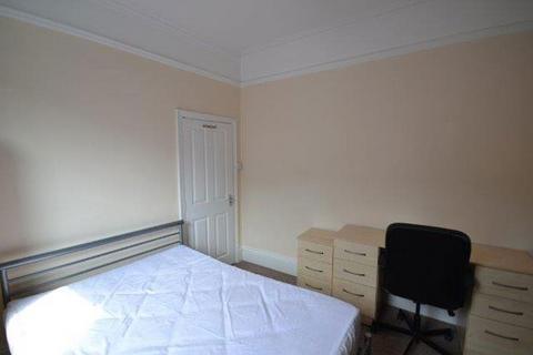 5 bedroom terraced house to rent, Adderley Road, Leicester