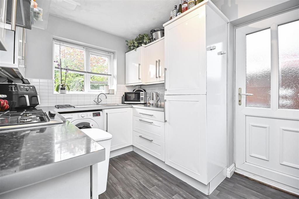 14 Clough House Drive Kitchen (1).jpg