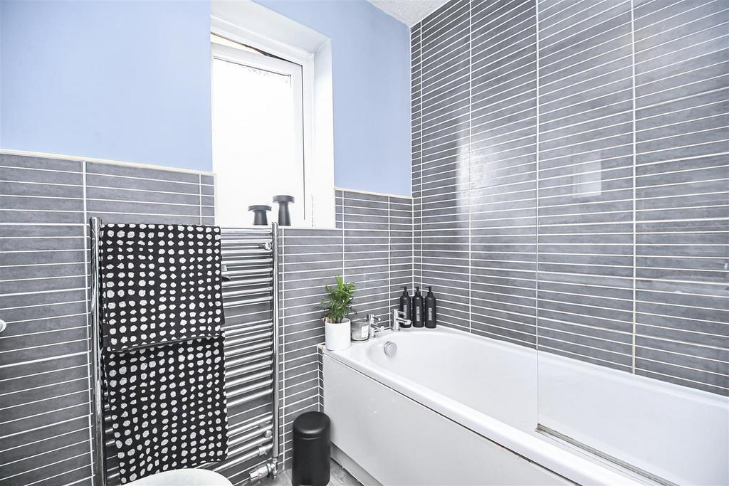 14 Clough House Drive Bathroom (2).jpg