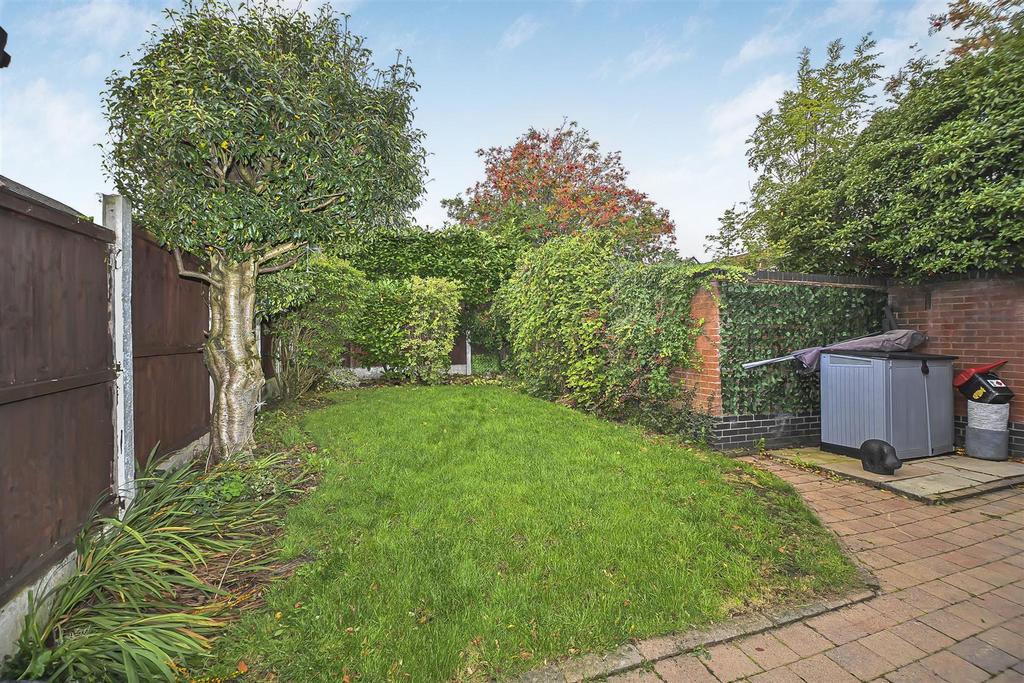 14 Clough House Drive Garden (1).jpg