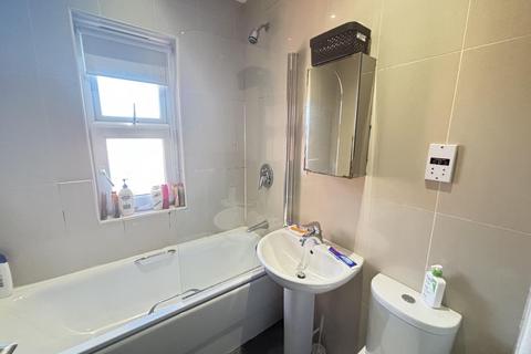 2 bedroom flat to rent, Brudenell Grove, Leeds LS6