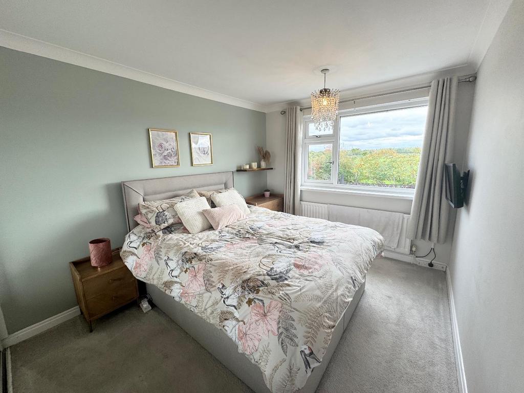 Bedroom 1 ( rear)