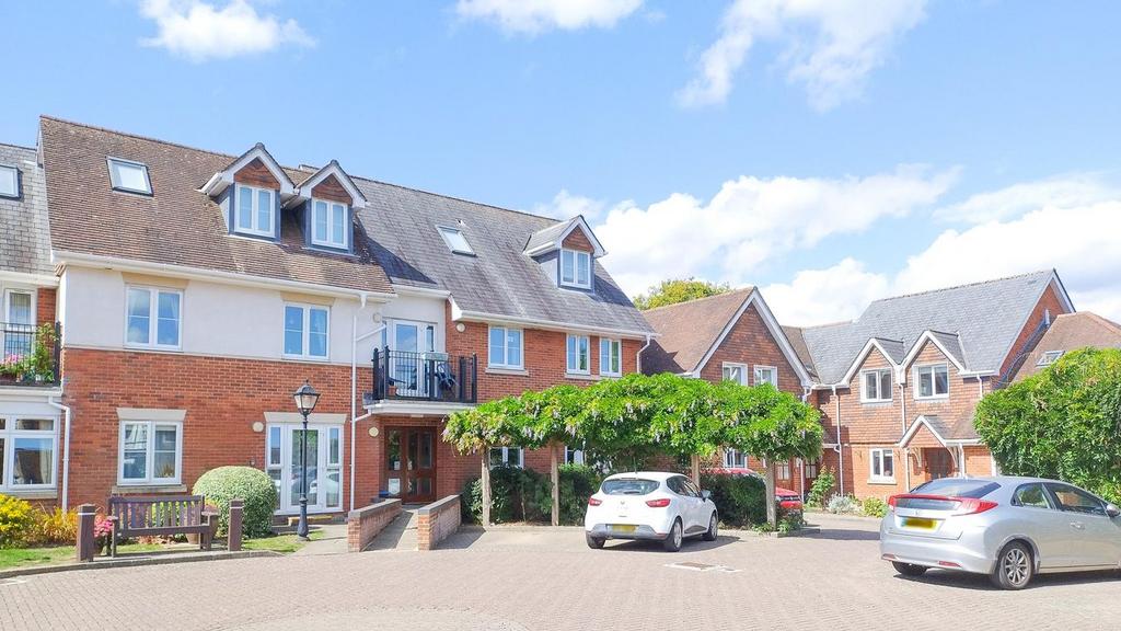 Detached house exterior, driveway