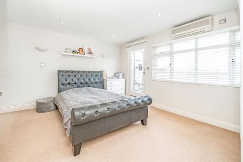 undefined, Creighton Avenue, London N2