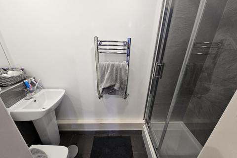 4 bedroom flat to rent, Regent Park Avenue, Leeds