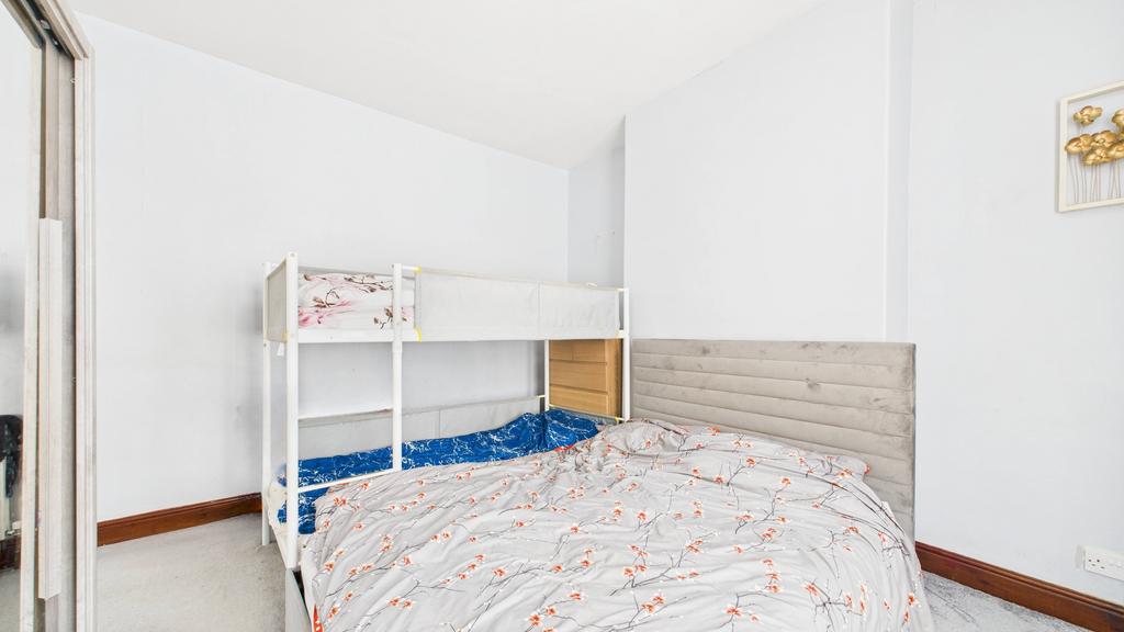 Bedroom 1 (2)