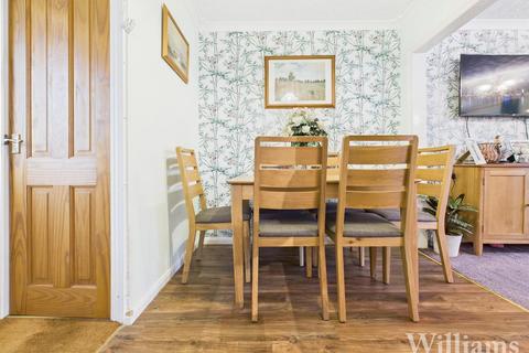 3 bedroom terraced house for sale, Evenlode Close, Aylesbury HP21