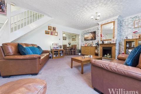 3 bedroom terraced house for sale, Evenlode Close, Aylesbury HP21