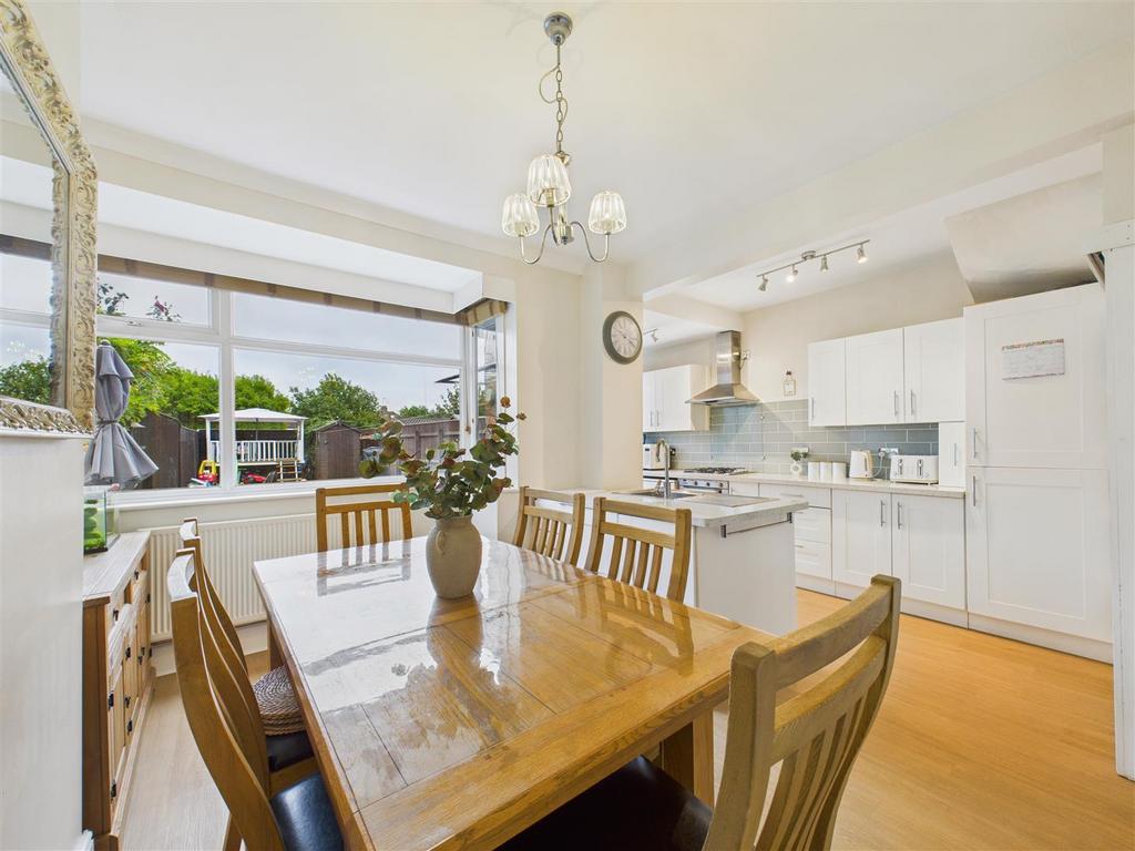 Dining/Sitting Area