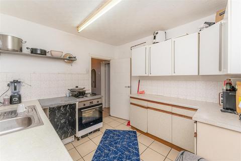 3 bedroom house for sale, Haselbury Road, London